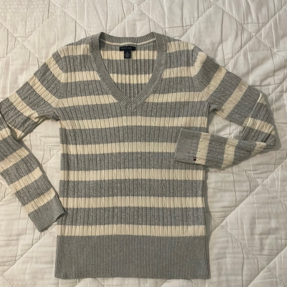Tommy Hilfiger Gray and cream striped cable knit sweater size medium